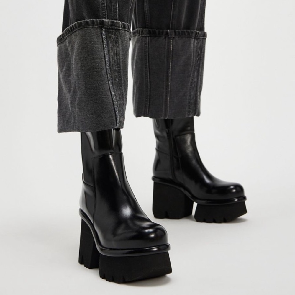 Paloma Barcelo Platform boots